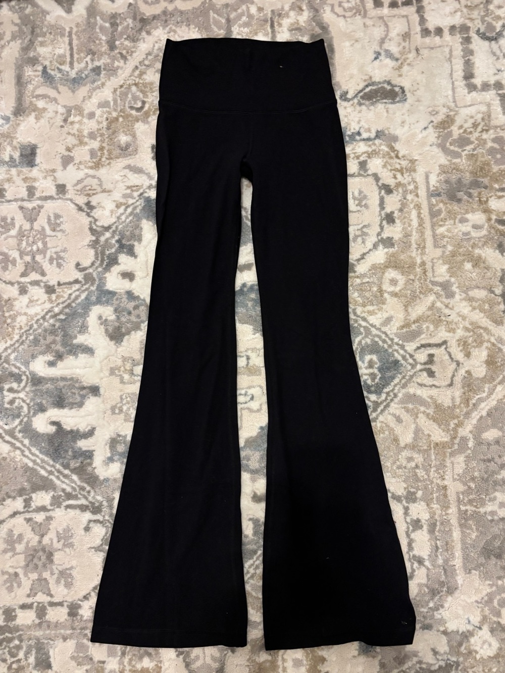 ARITZIA TNA Action Flare Leggings XS black